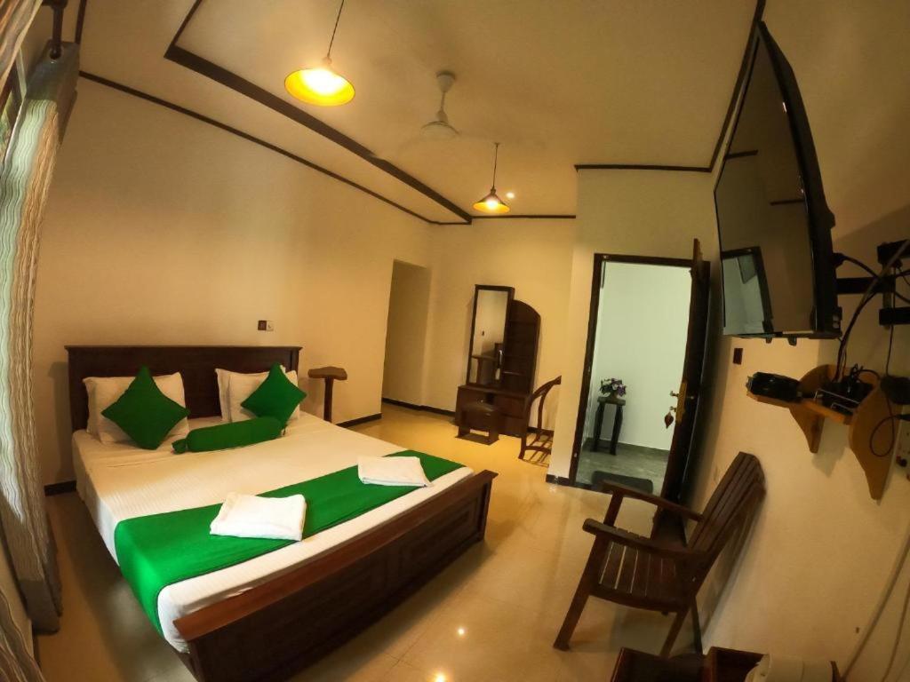 Oyo Kings Hotel Katunayake Exterior photo