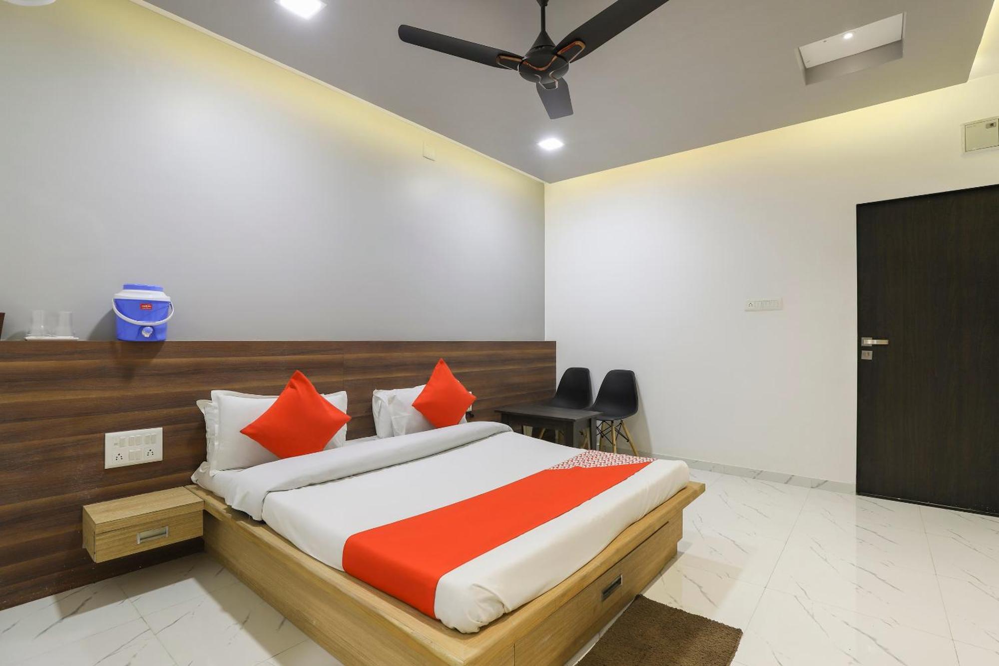 Oyo Kings Hotel Katunayake Exterior photo