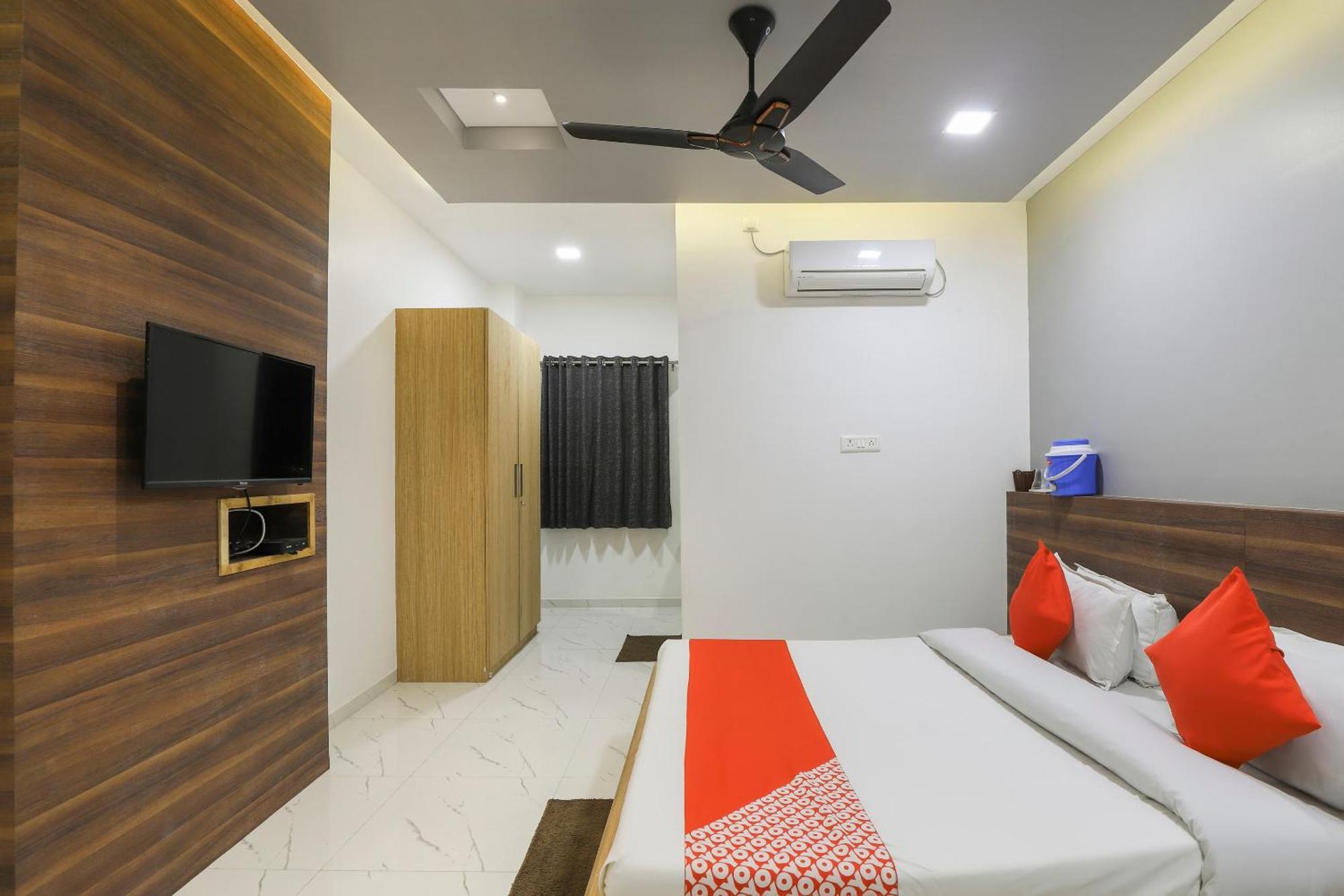 Oyo Kings Hotel Katunayake Exterior photo