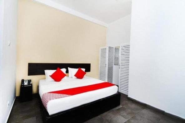 Oyo Kings Hotel Katunayake Exterior photo