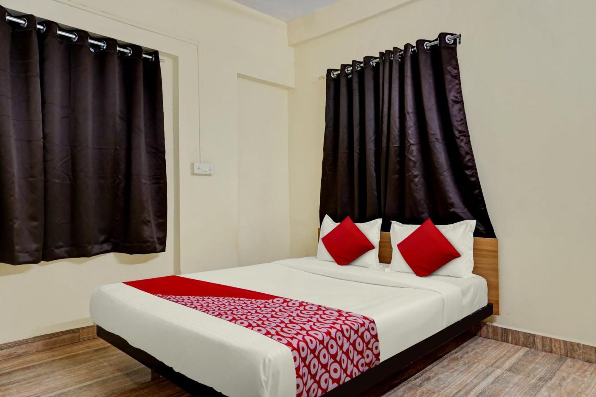 Oyo Kings Hotel Katunayake Exterior photo